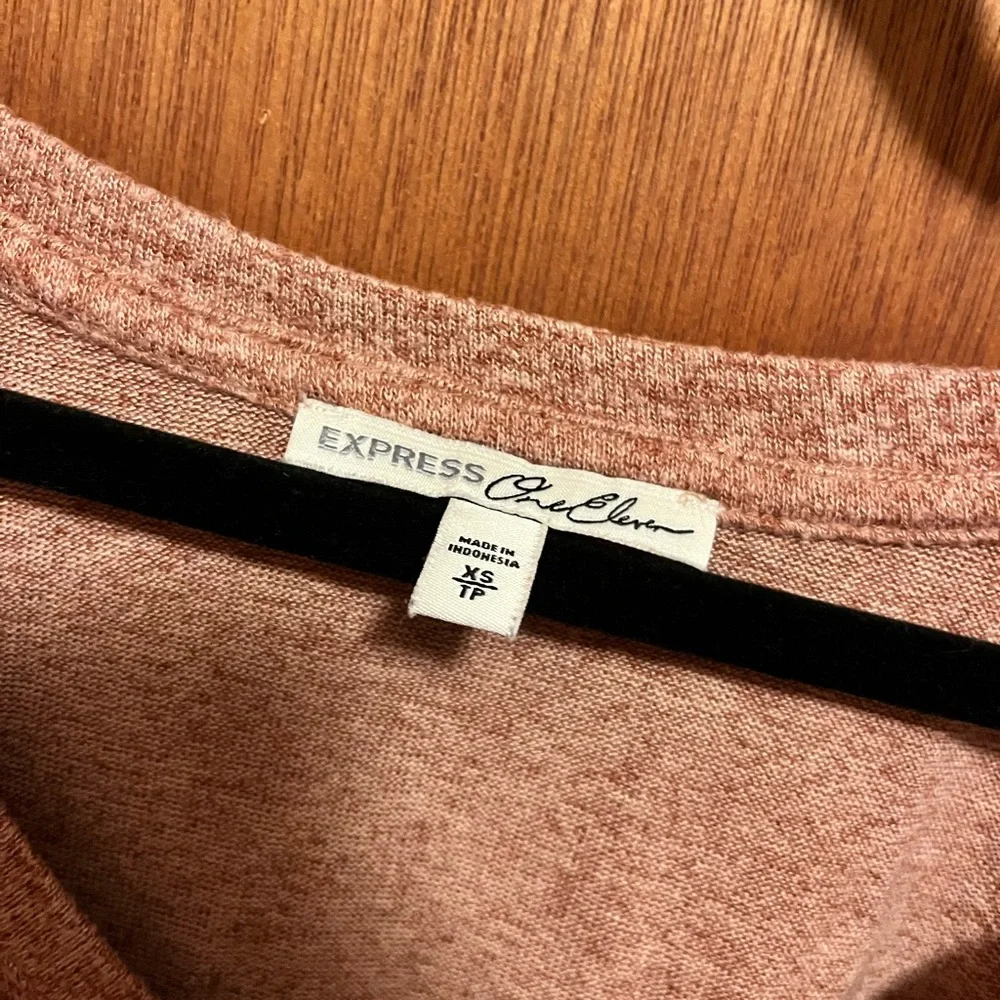 Womens Express 3/4 Sleeve Tee. Light sweater-like material - Picture 2 of 3